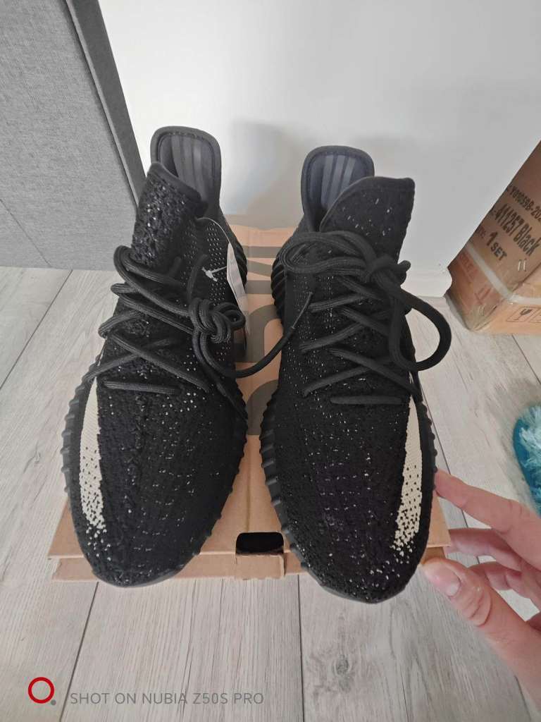 Yeezy boost 350 V2 Oreo UK 8