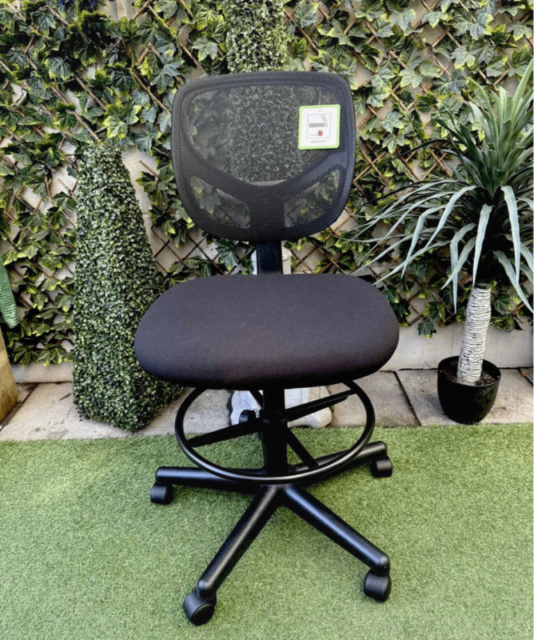 Black Mesh Office Chair with Footrest New