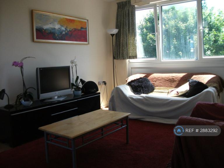 3 bedroom flat in Hyperion House, London, E3 (3 bed) (#2883292)