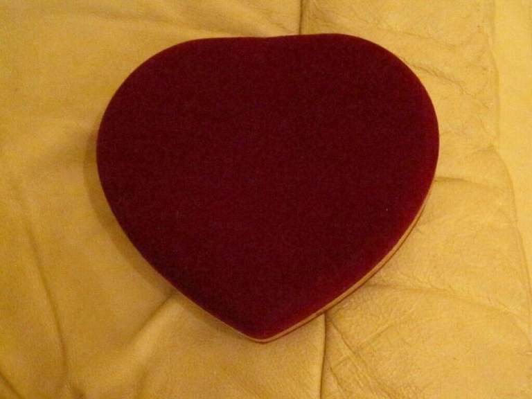 Pretty Burgundy velour & gold trim Heart shaped Jewelry box with Mirror