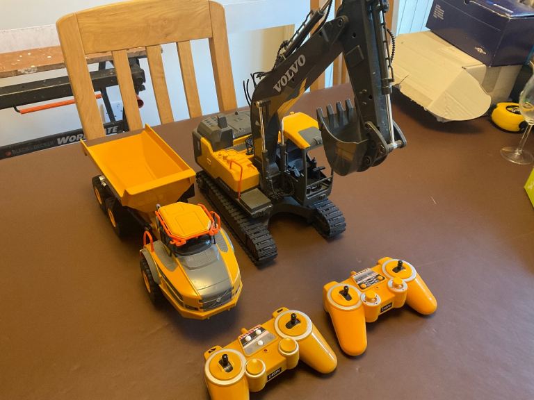 Volvo Excavator and Articulating Truck Radio Controlled Models