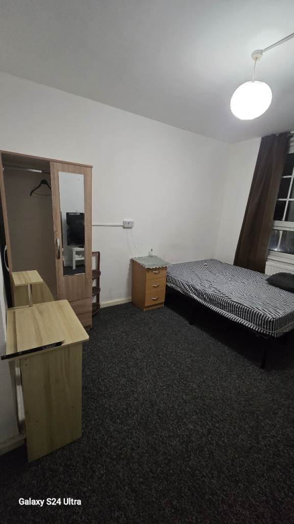 Large Double bedroom 