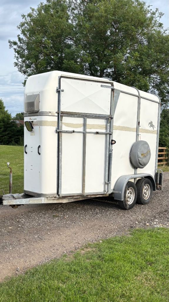 Bateson Boston 55 Twin-Axle Double Horse Trailer