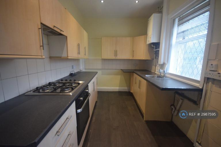 3 bedroom house in Lilian St, Bradford, BD4 (3 bed) (#2987595)