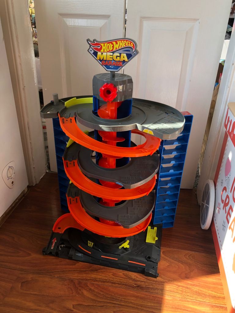 🚘 Hot Wheels Mega Garage 4Levels 20vehicles Cars Space Spiral Lift 