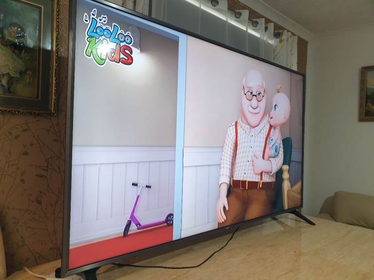 Large Flat Screen Smart TV - Good Condition
