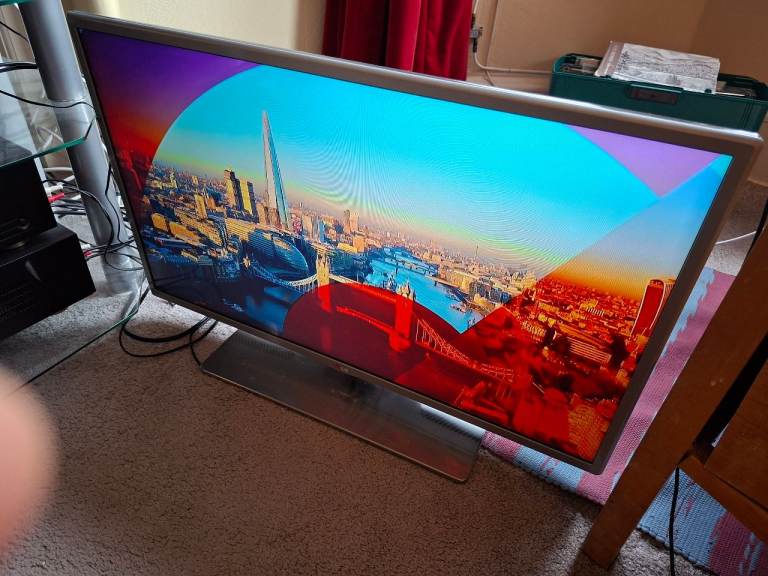 TV           32" Smart LG 32LB585v            Still available today sunday 26th april