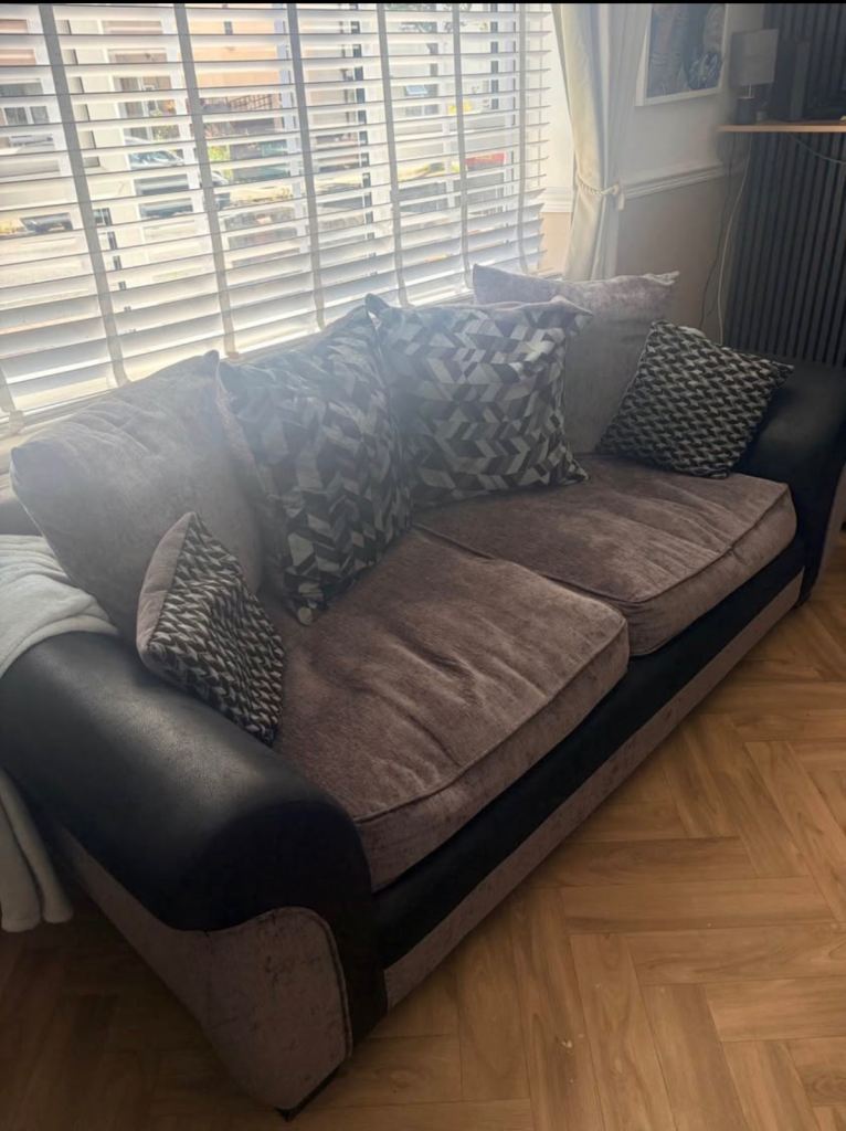 3 seater couch 