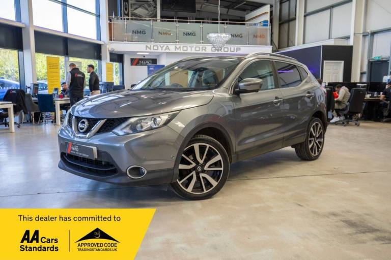 2015 Nissan Qashqai 1.6 dCi Tekna 5dr HATCHBACK DIESEL Manual