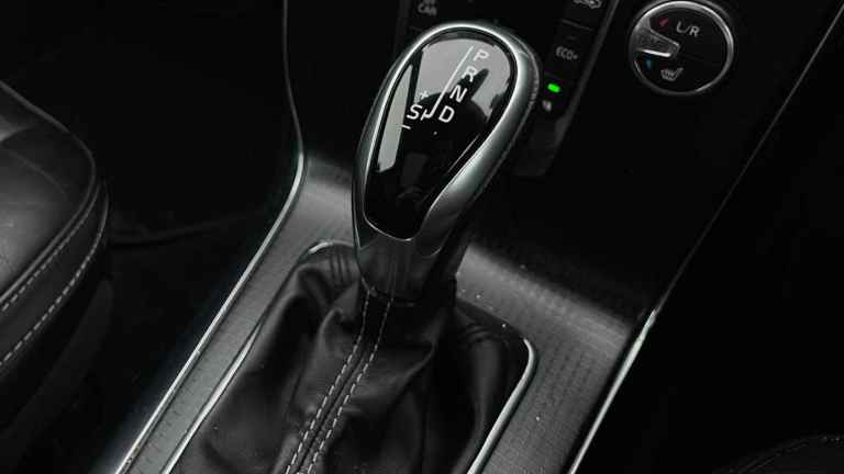 2017 Volvo V40 2.0 D3 R-Design Pro Hatchback