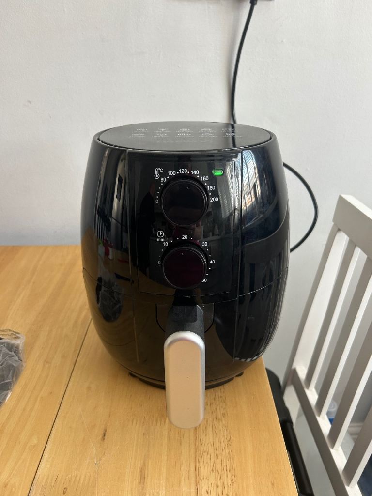 Compact 2.5 litre air fryer