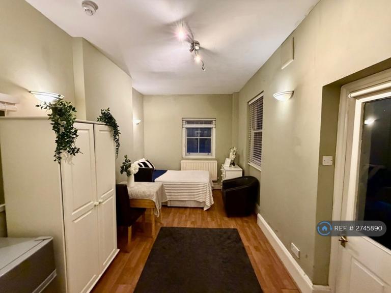 1 bedroom in St. Stephen's Gardens, London, W2 (#2745890)