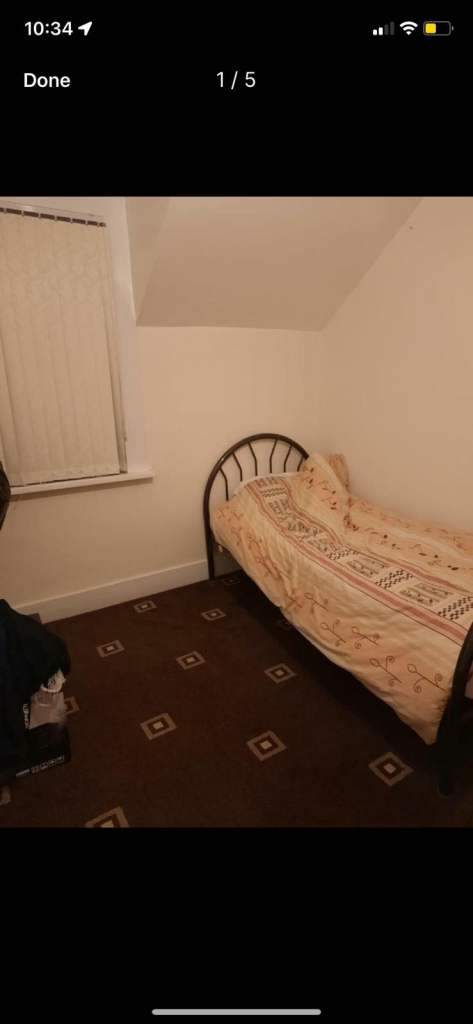 In town centre Room for Rent 
