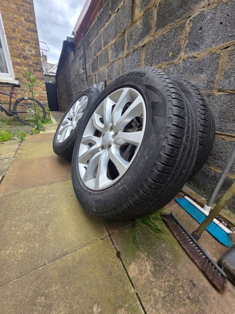 Range rover wheels and tyres 