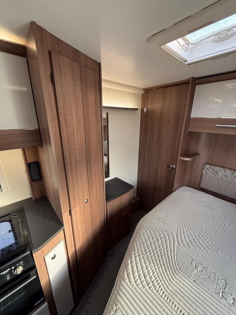 Bailey Advance 76-2 Fixed Bed Full Rear Bathroom