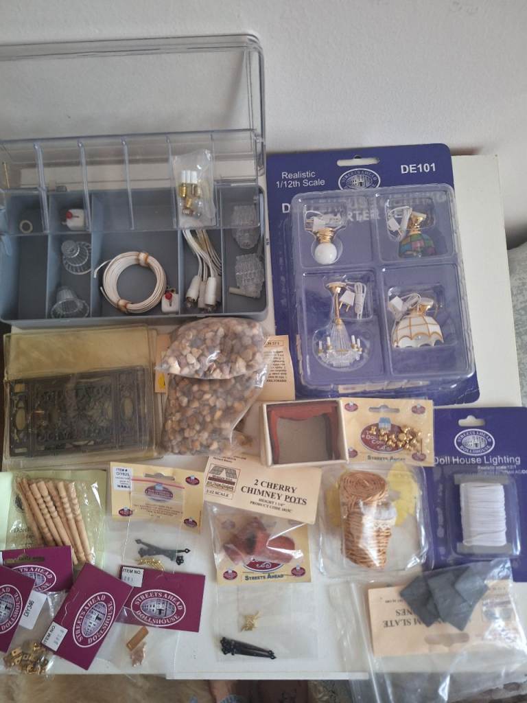 Dollhouse Miniatures & Lighting Kit – As Good As New