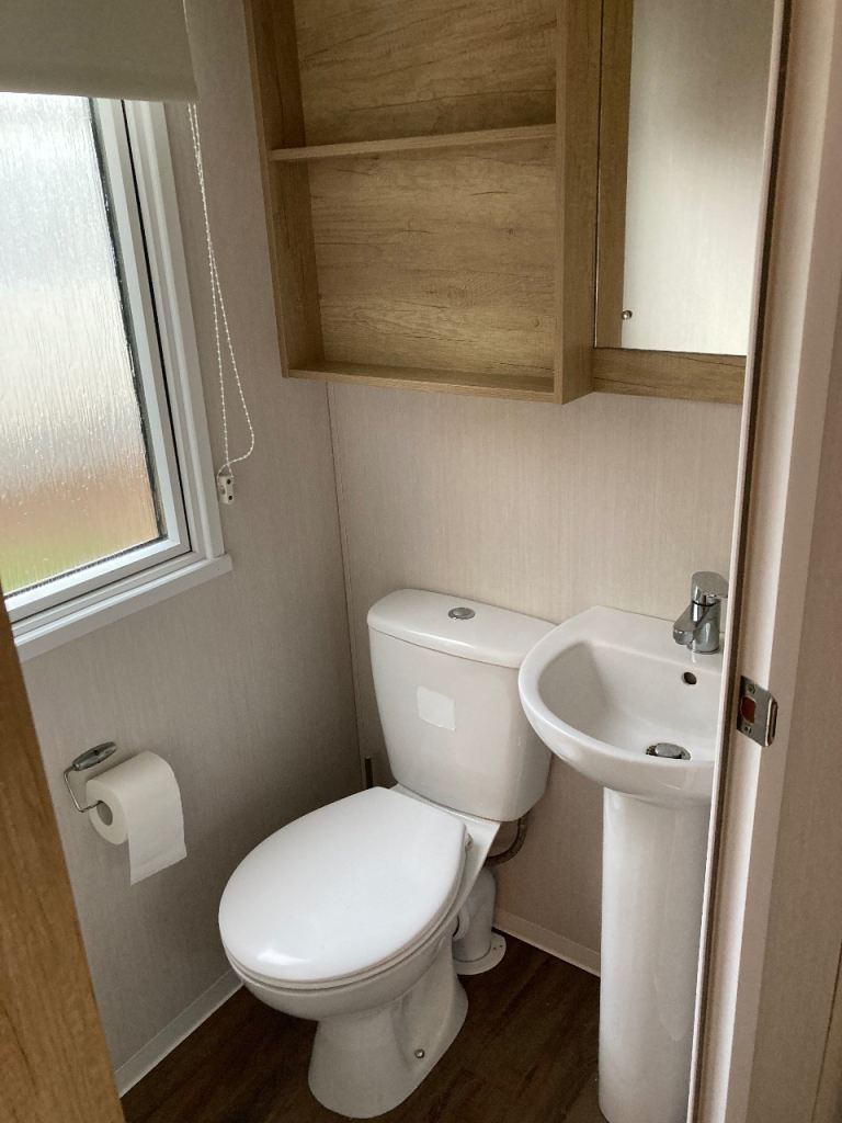 Swift Burgandy 2018 2 bedroom  6 Berth