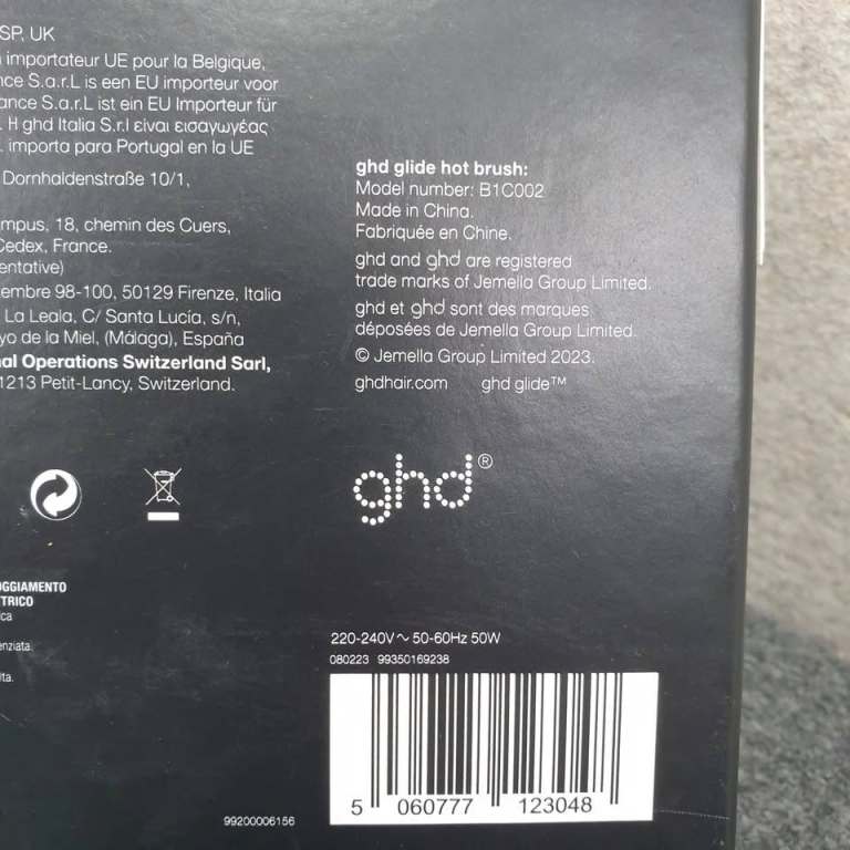 New Ghd Glide professional SMOOTHING HOT Hair Dryer BRUSH hairdryer