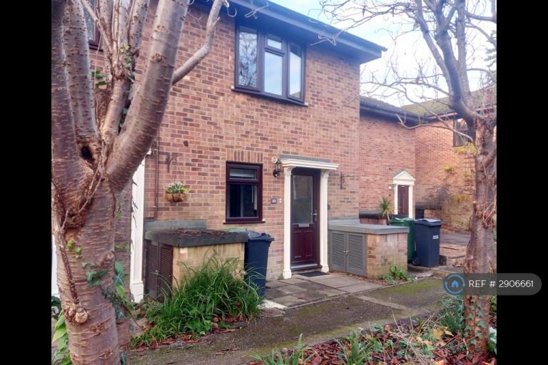 2 bedroom house in Nash Gardens, Redhill, RH1 (2 bed) (#2906661)