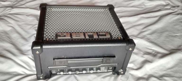 ROLAND cube 10Gx QUALITY electric guitar amplifier LIKE NEW
