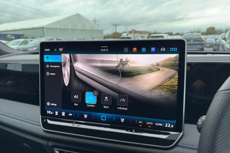 2025 Volkswagen Tiguan 1.5 TSI eHybrid 19.7kWh R-Line DSG Euro 6 (s/s) 5dr SUV Automatic