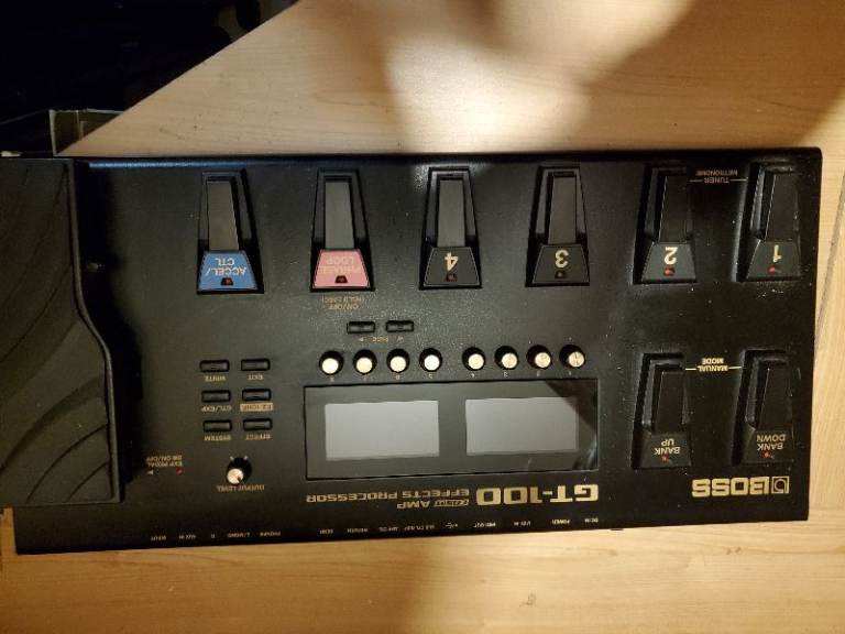 Boss GT 100 guitar processor