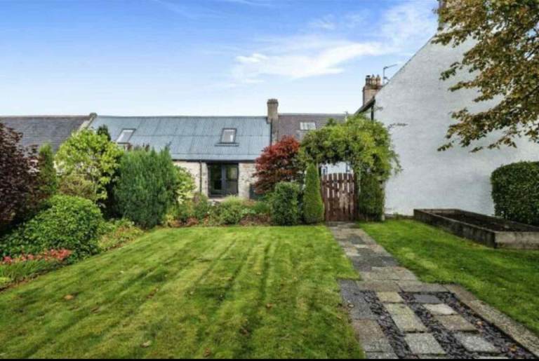 5 Bedroom House Available NOW 