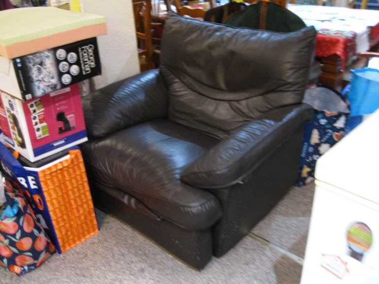 image for BROWN LEATHER RECLINING SOFA GUNNISLAKE PL18 9NA