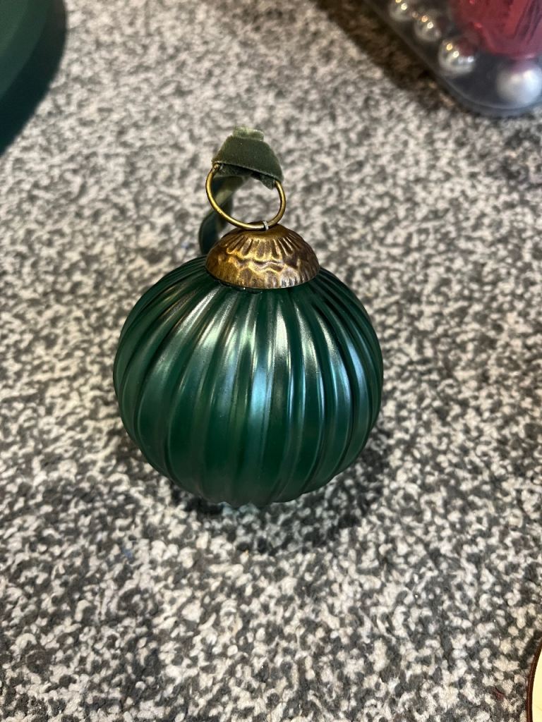 Vintage glass bauble (1 piece)