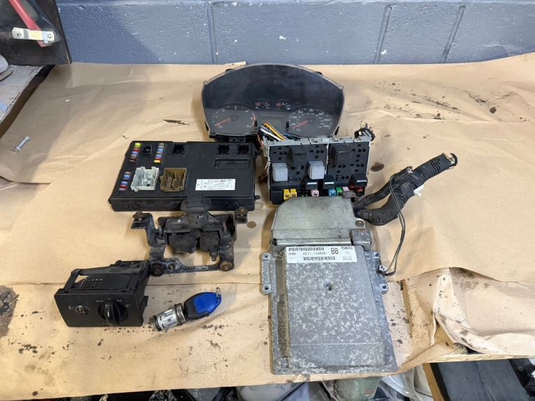 Ford Transit mk7 body control module ECU set and ignition key barrel Speedo clocks 