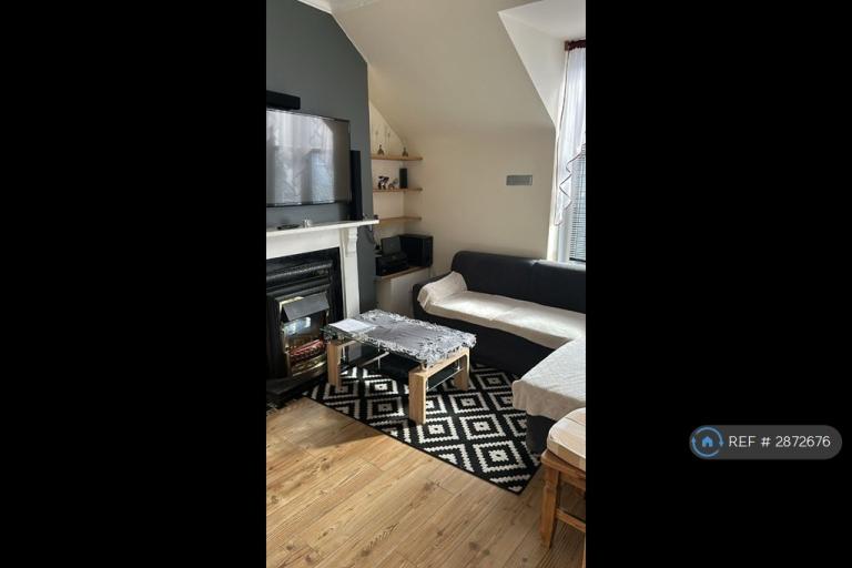 2 bedroom flat in Froghall Road, Aberdeen, AB24 (2 bed) (#2872676)