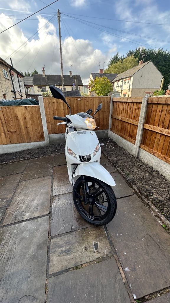 Peugeot, TWEET, 2021, 49 (cc)
