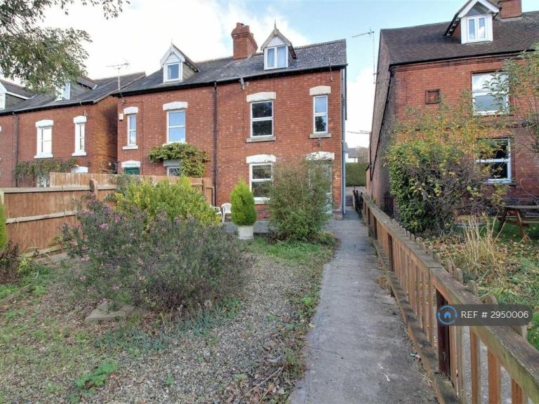 1 bedroom flat in Queens Road, Stonehouse, GL10 (1 bed) (#2950006)