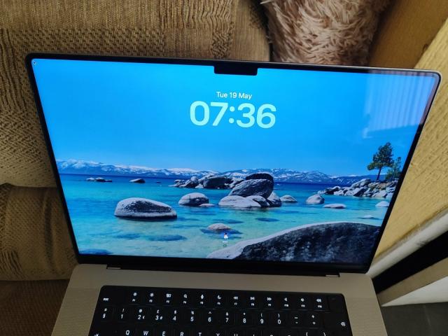 Apple MacBook Pro 16-inch (M1 Pro, 16GB RAM, 512GB) Logic Pro