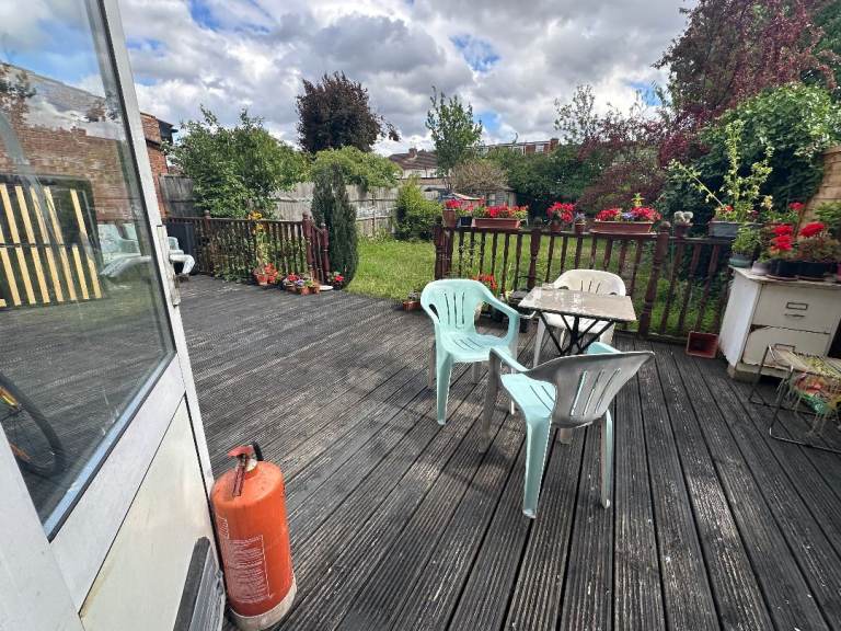 STUDIO ROOM AT BOXMOORE RD IN KENTON NEAR KENTON STATION HA3 8LQ .........