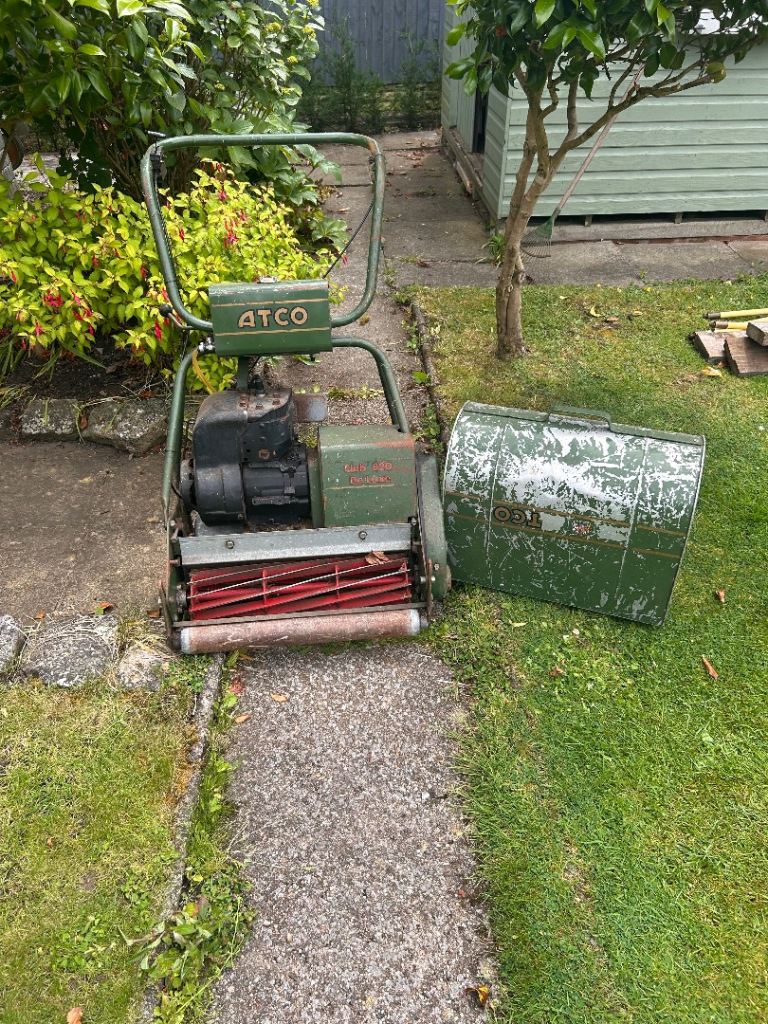 ATCO Club 20 Deluxe Petrol Lawnmower with Grass Box