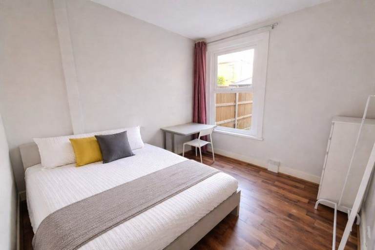 CLEAN DOUBLE ROOM IN STRATFORD - ALL INCLUSIVE ✅