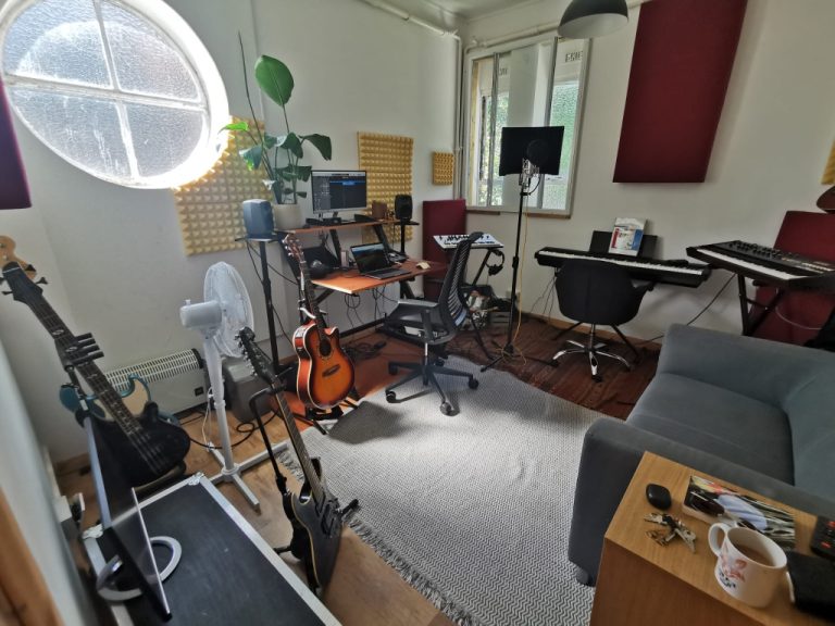 Music Recording Studio Space, Piano / Singing teaching Sound proofed Space for Hire