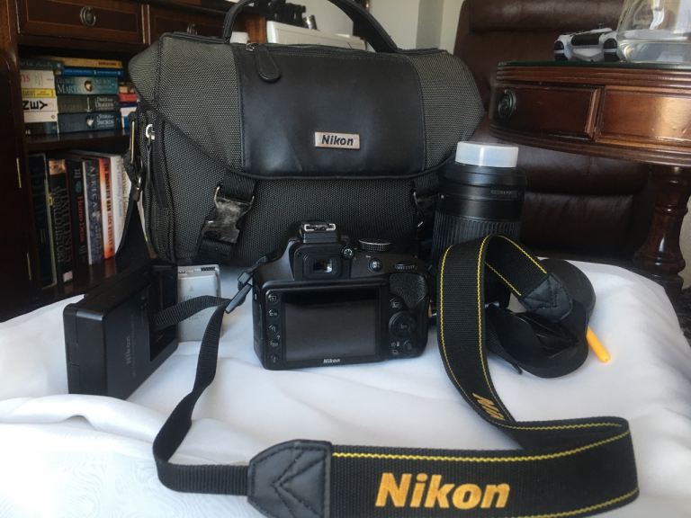  Nikon D3400 camera