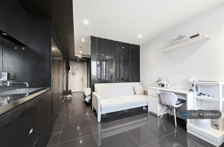 Studio flat in Pan Peninsula Square, London, E14 (#2949500)