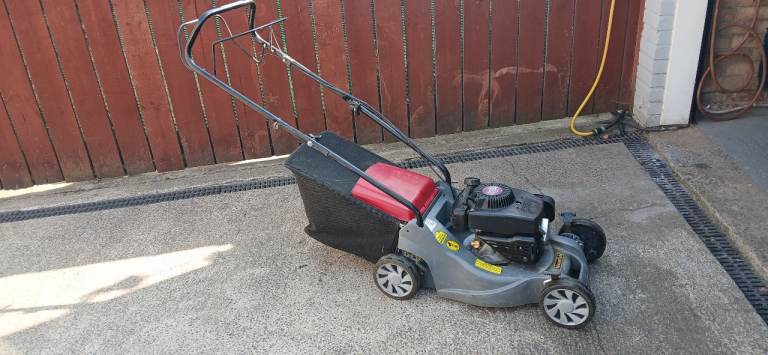 Mountfield RS 100 Self Propelled Petrol Lawnmower – Good Condition