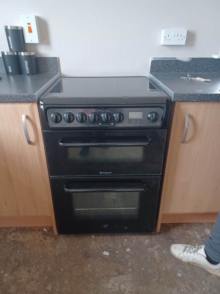 Hotpoint Black Double Oven Electric Cooker – Good Condition