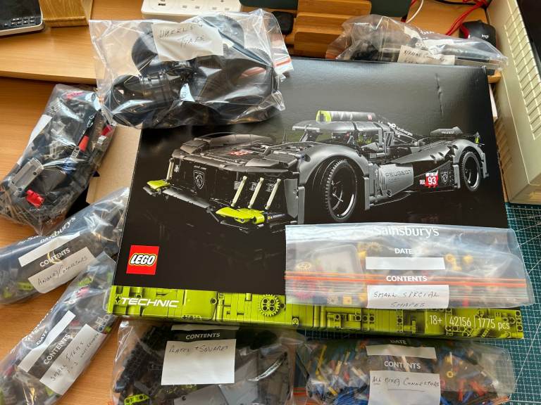 Lego Peugeot Le Mans 9X8. model kit