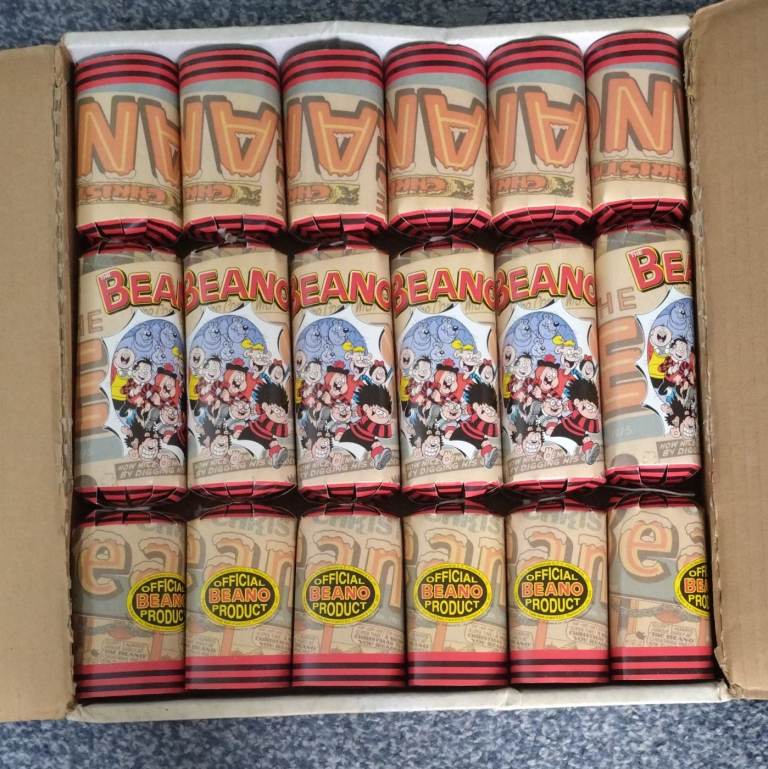 6 collectable Beano and dandy crackers 
