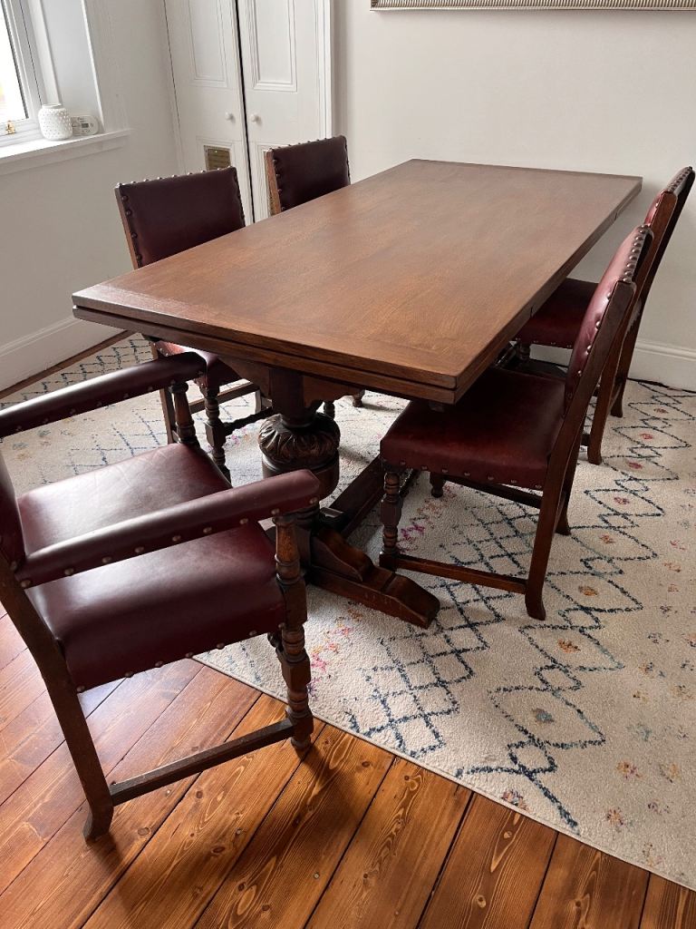 Beautiful antique extending dining table and five chairs. 