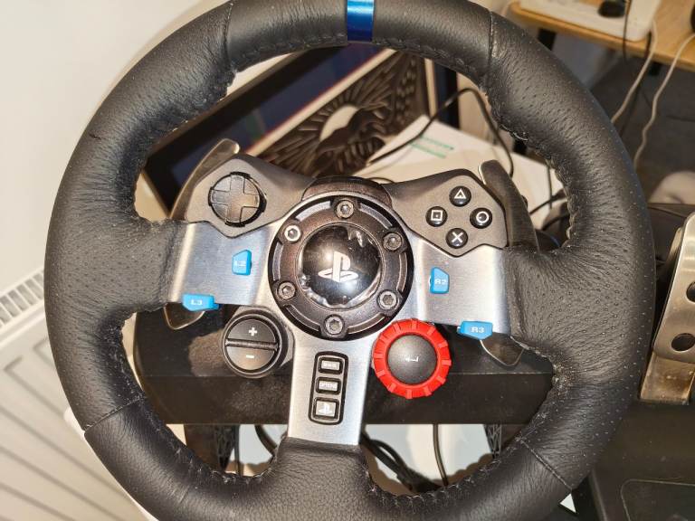 Logitech G29 steering wheel and pedals, very good used condition 