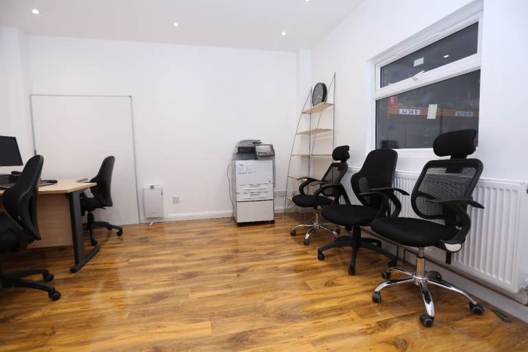 Beautiful Service Office with Wifi and other Amenities