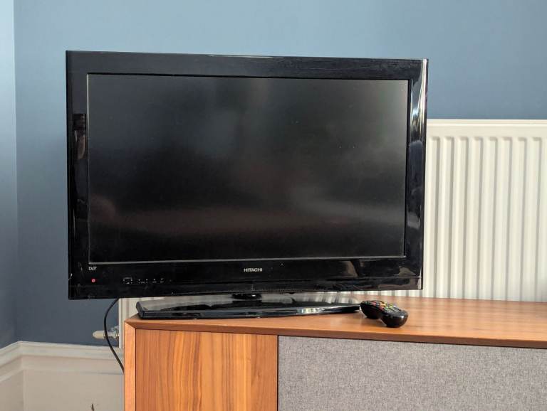 Hitachi L26HK04U 32-inch LCD TV with Remote – Good Condition