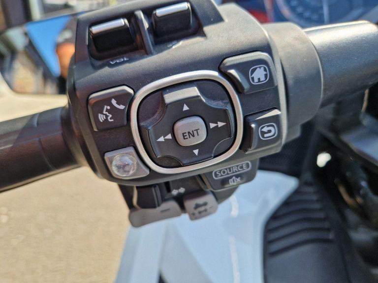 HONDA GL1800 GOLD WING  TOUR DCT