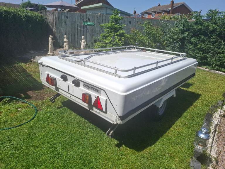 Large trailer with lockable lid